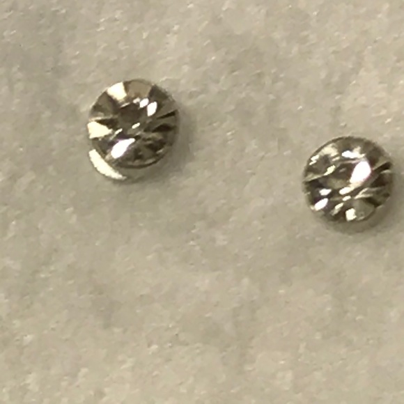 MAGNETIC Gem Earrings: Wear 1 or 5 w/o Piercings!! - Picture 6 of 16